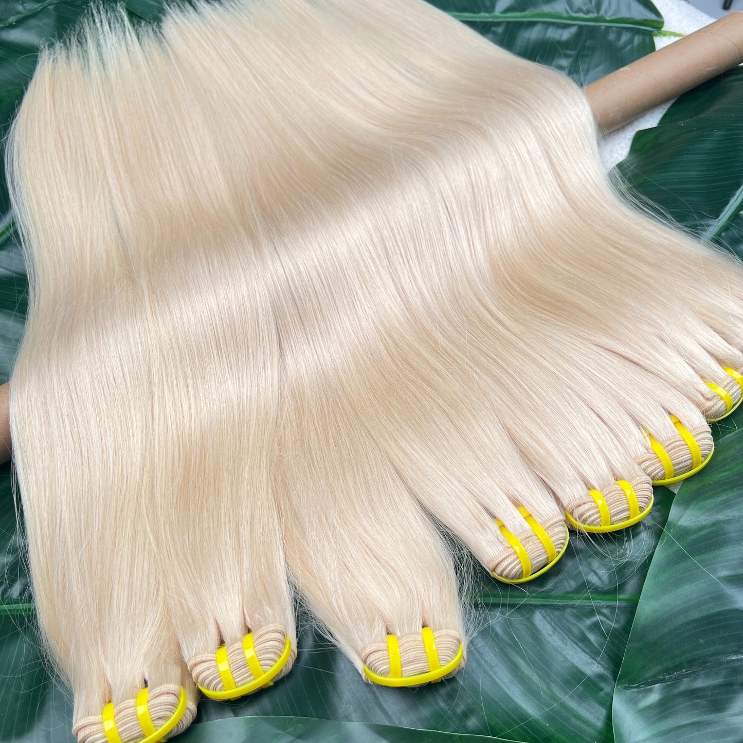 Color 60 blonde